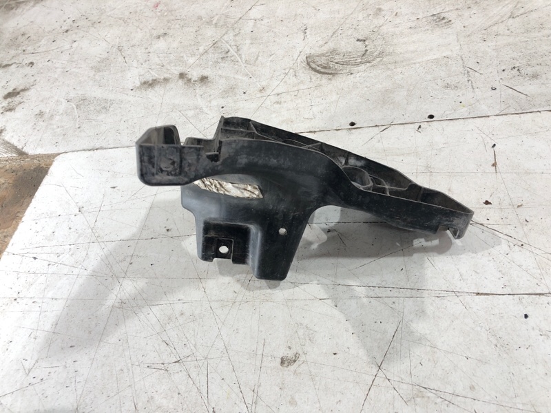 Кронштейн бампера передний левый Escalade 5