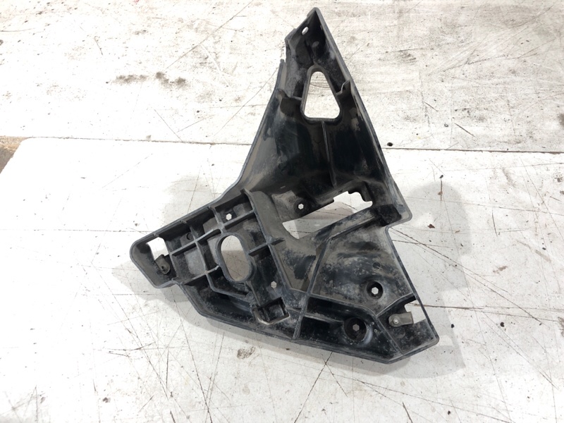 Кронштейн бампера передний левый Escalade 5