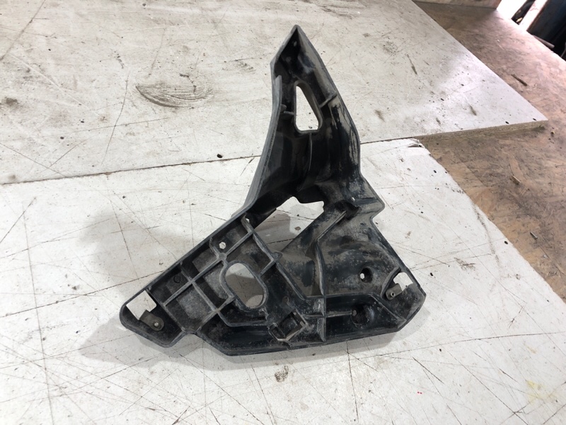 Кронштейн бампера передний левый Escalade 5