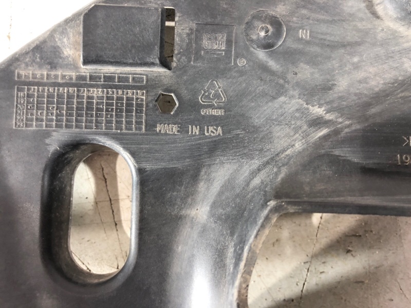 Кронштейн бампера передний левый Escalade 5