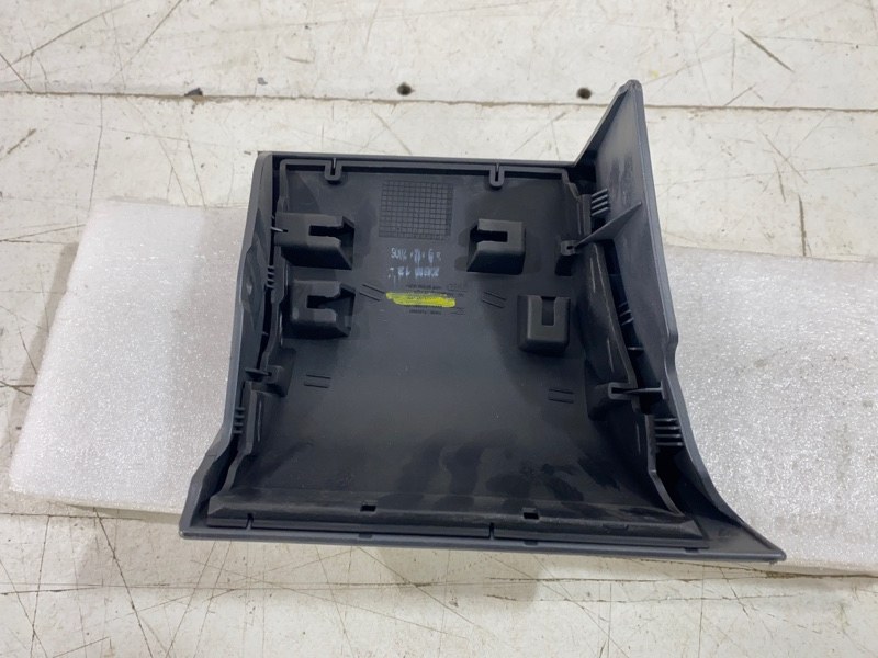 Молдинг крыла передний правый Q7 2005-2015 4L