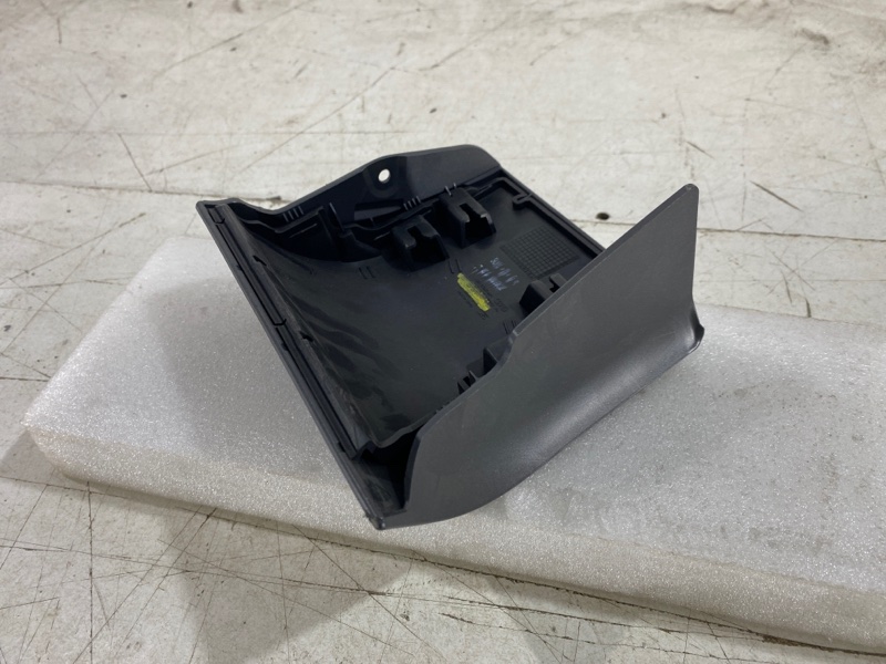 Молдинг крыла передний правый Audi Q7 4L