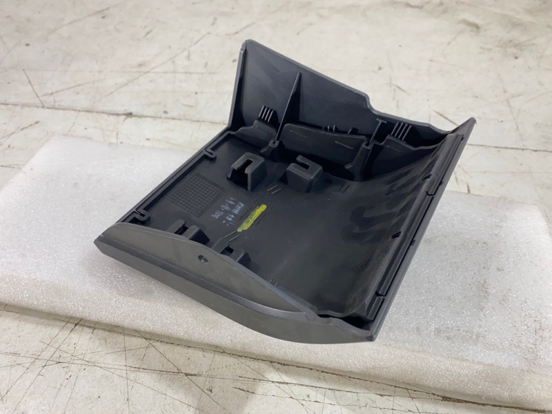 Молдинг крыла передний правый Q7 2005-2015 4L