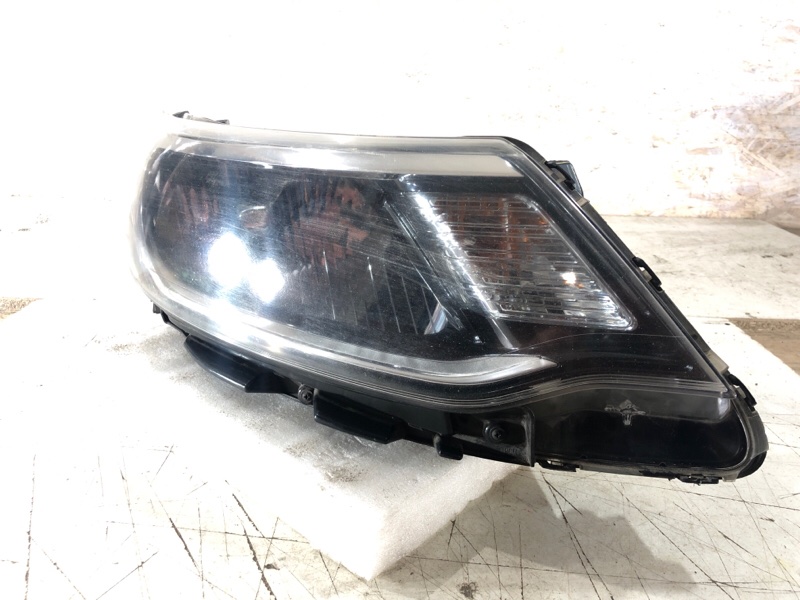 Фара галогеновая правая Kia Rio 2014-2017 3 921024X500 Б/У