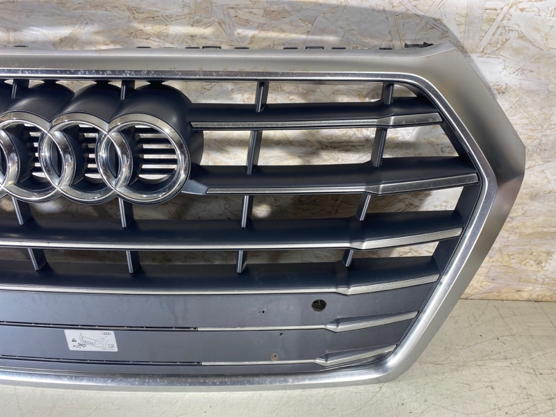 Решетка радиатора Audi Q5 FY