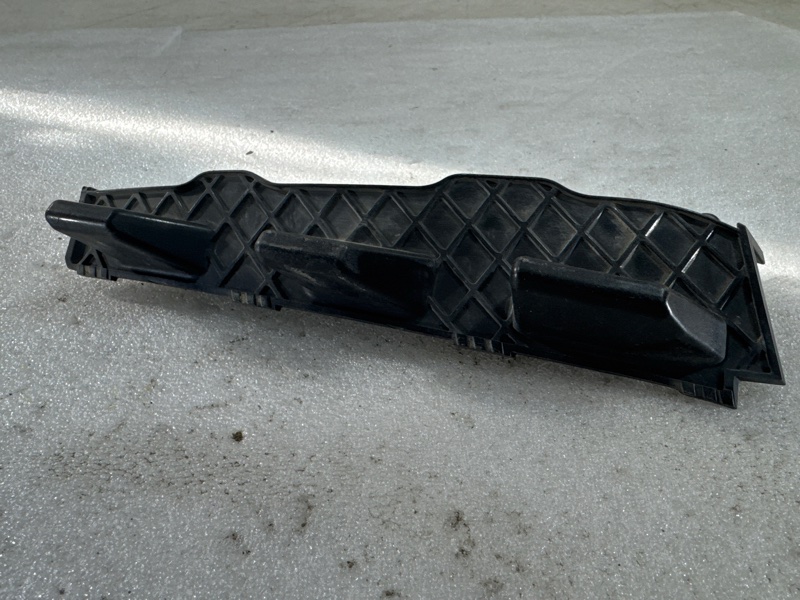 Кронштейн фары правый Volkswagen Polo 6 1414000882 Б/У