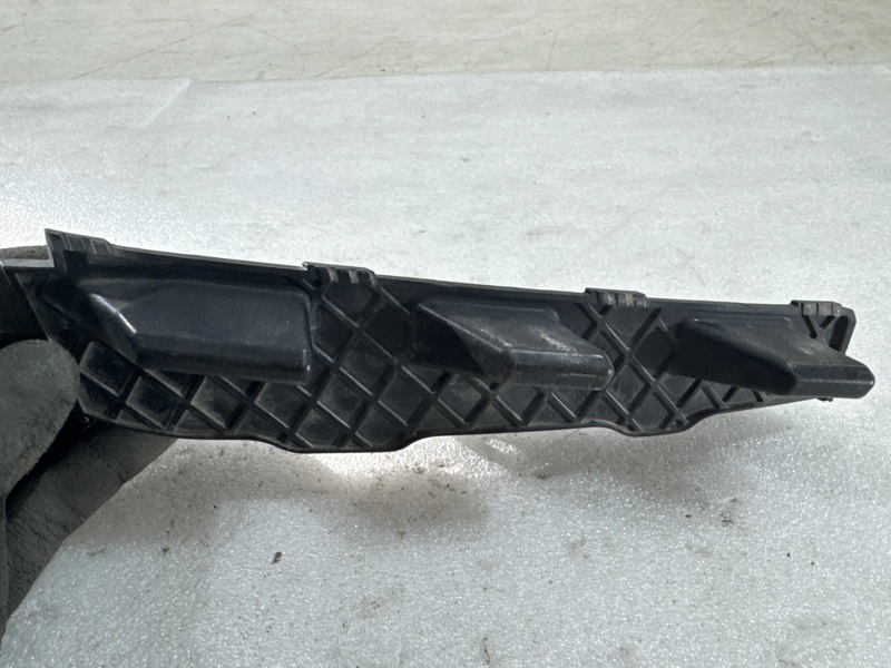 Кронштейн фары правый Volkswagen Polo 6