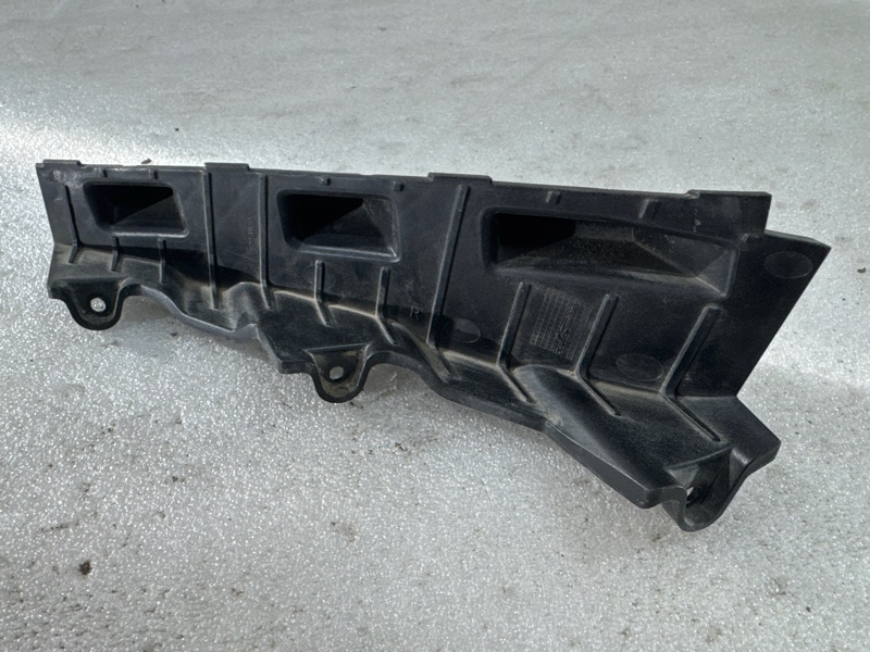 Кронштейн фары правый Polo 6