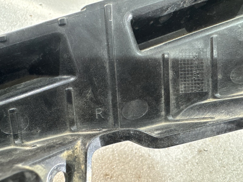 Кронштейн фары правый Polo 6