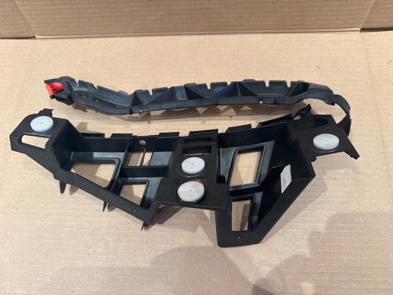 Кронштейн бампера задний левый Opel Astra 2004-2015 H 93357712 новая