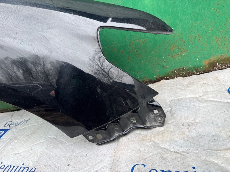 Крыло переднее правое Toyota Land Cruiser 200