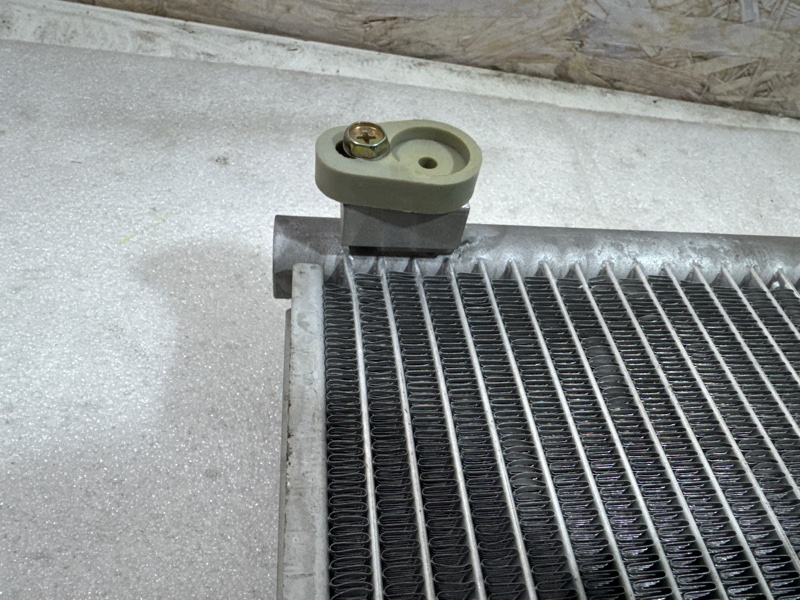 Радиатор кондиционера F2000