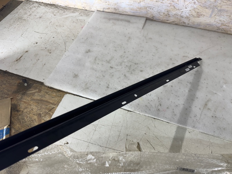 Молдинг двери передний левый A6 2004–2010 C6 Молдинг двери передний левый A6 2004–2010 C6