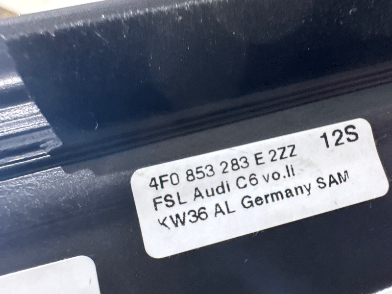 Молдинг двери передний левый A6 2004–2010 C6 Молдинг двери передний левый A6 2004–2010 C6