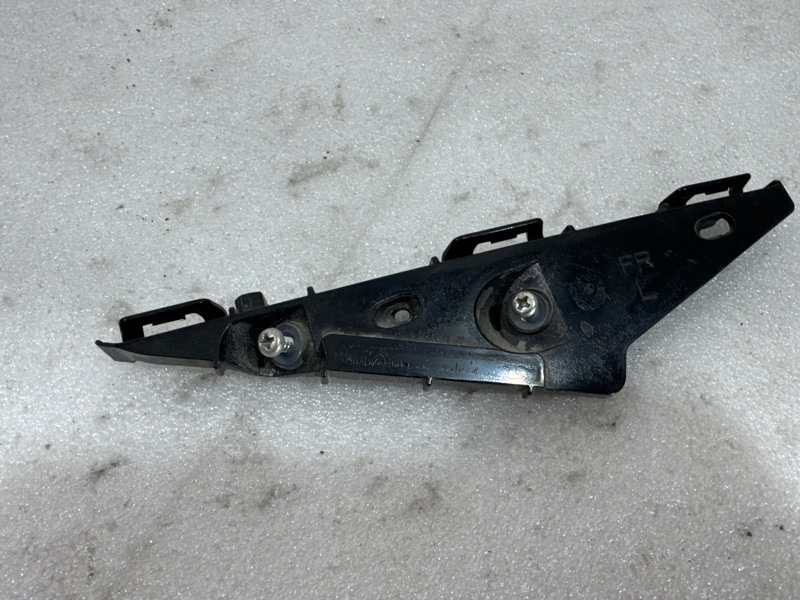 Кронштейн бампера передний левый Lexus ES250 2018-н.в XV70 8118533F11 Б/У