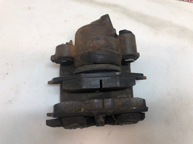 Запчасть суппорт тормозной передний правый Seat Ibiza 1998 Хетчбэк 1.0 AER 232750 1H0615124C Б/У Суппорт тормозной передний правый Seat Ibiza 1998 Хетчбэк 1.0 AER 232750 1H0615124C Б/У