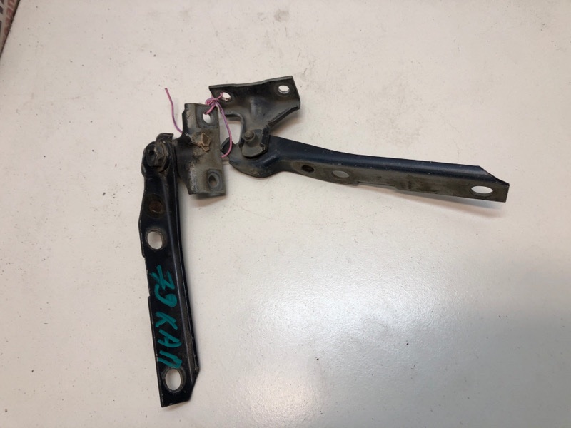 Запчасть петля капота Audi 80 B3 1988 Седан 1.8 RU 893823302A Б/У Петля капота Audi 80 B3 1988 Седан 1.8 RU 893823302A Б/У