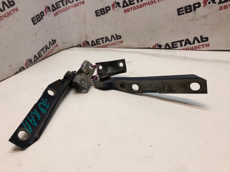 Петля капота 80 B3 1988 Седан 1.8 RU Петля капота 80 B3 1988 Седан 1.8 RU