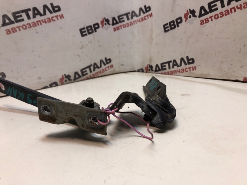 Петля капота Audi 80 B3 Седан 1.8 RU Петля капота Audi 80 B3 Седан 1.8 RU