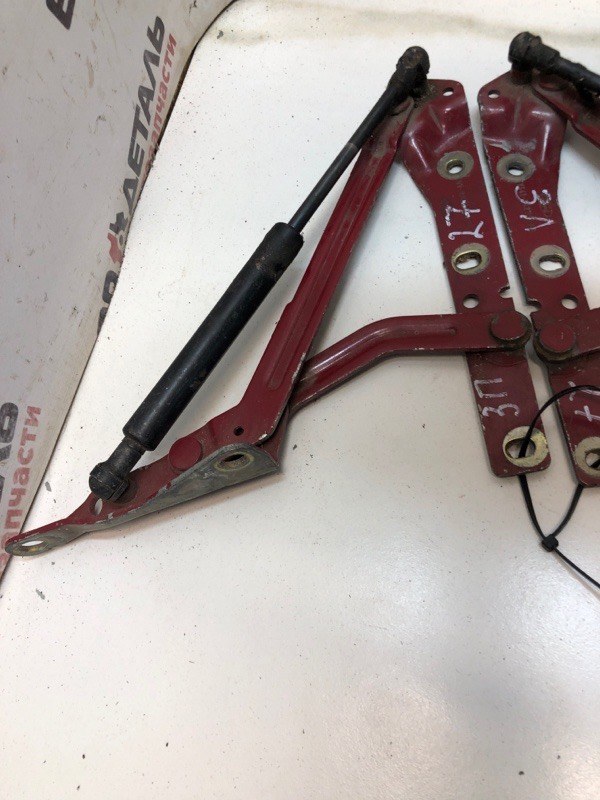 Петля крышки багажника Focus 1 2000 Седан 2.0 zetec