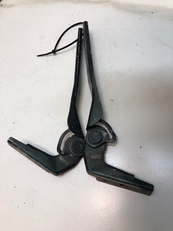 Петля капота Volkswagen Passat b5 1997 седан AHL 28101 3B0823301 Б/У