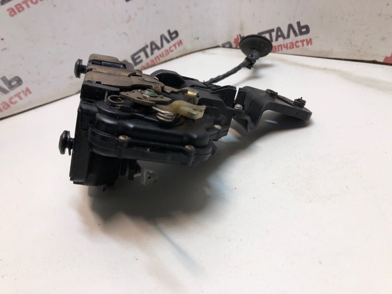 Замок боковой двери передний правый Passat b5 1997 седан AHL 28101