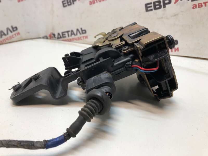 Замок боковой двери передний правый Passat b5 1997 седан AHL 28101