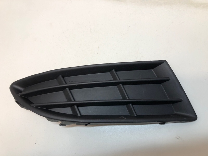 Заглушка ПТФ передняя правая Mitsubishi Lancer 9 2004 Седан 1.6 4G18 5JD807368A Б/У