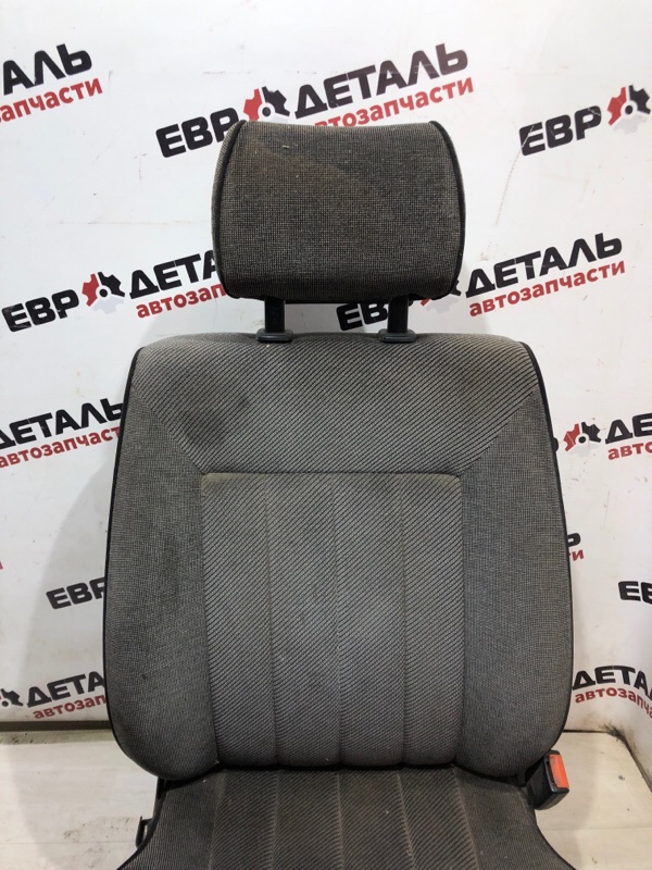 Сиденье переднее правое Volkswagen Passat B3 универсал 1.8 RP