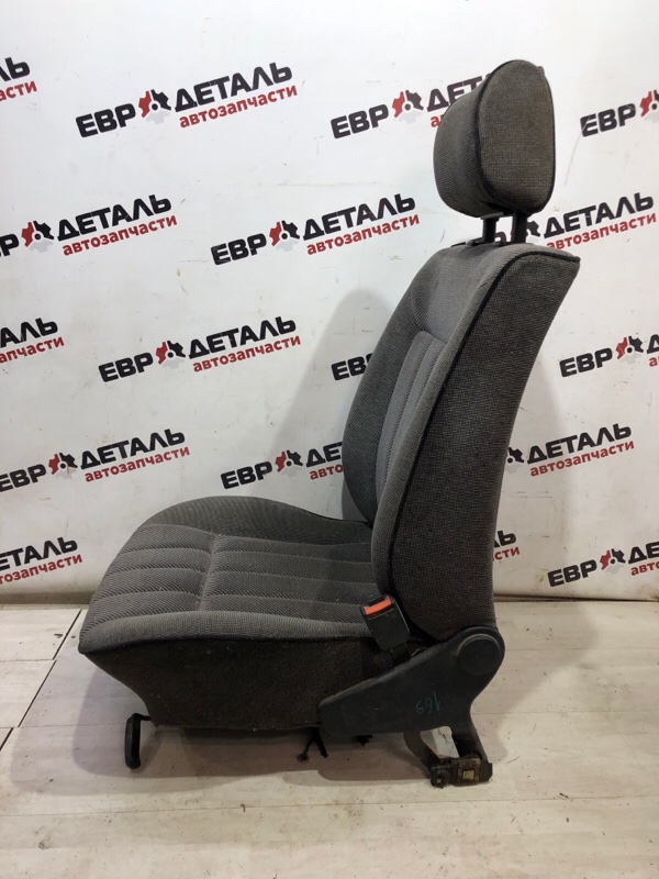 Сиденье переднее правое Passat B3 1991 универсал 1.8 RP