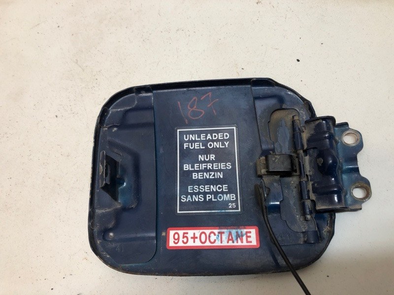 Лючок топливного бака Lancer 9 2004 1.3 4G13