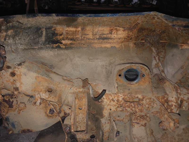 Крыло переднее левое Lancer 9 2004 1.3 4G13