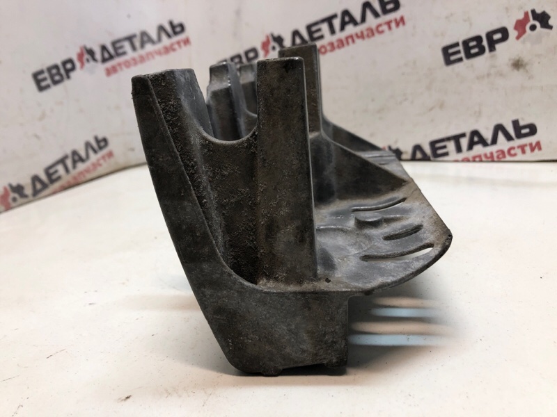 Кронштейн Megane 1 2000 Хетчбэк 1.4 K4JC750