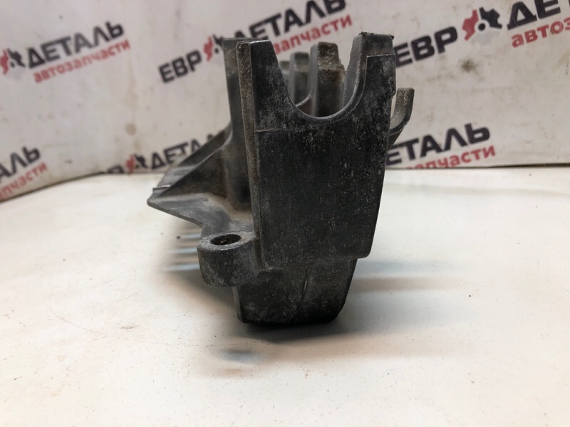 Кронштейн Megane 1 2000 Хетчбэк 1.4 K4JC750