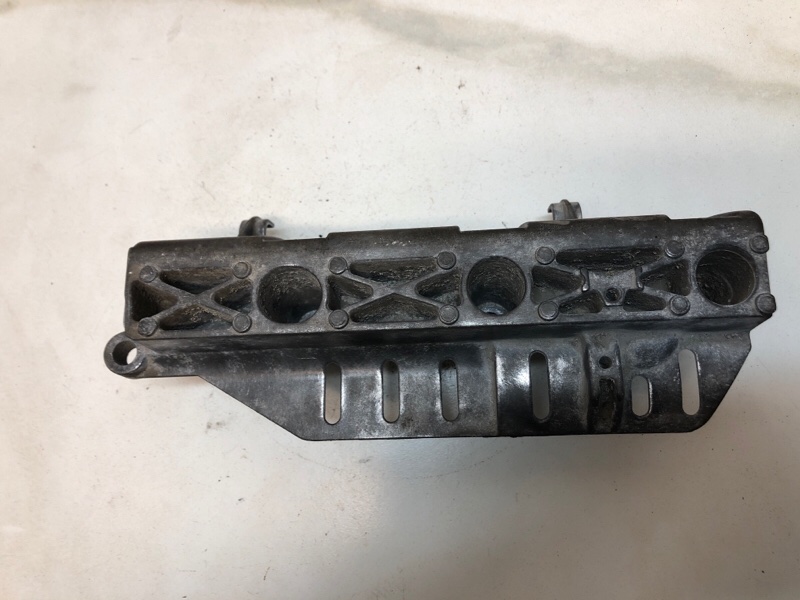 Кронштейн Megane 1 2000 Хетчбэк 1.4 K4JC750