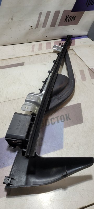 Обшивка боковой двери передняя правая Canter TF 7.5t 2018 4P10