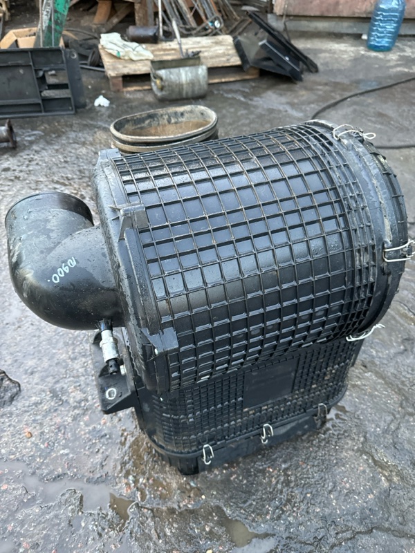 Корпус воздушного фильтра X3000 8x4 2022 WP13.550E501