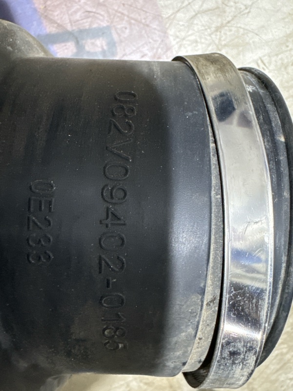 Патрубок впускной системы T5G 4X2 2023 MC07.28-50