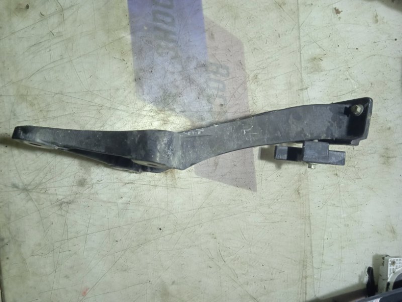 Крепление солнцезащитного козырька правое Foton Auman ISG12E5440