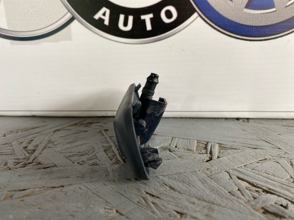 Форсунка омывателя PASSAT Variant 2012 3C 1.4 CAX