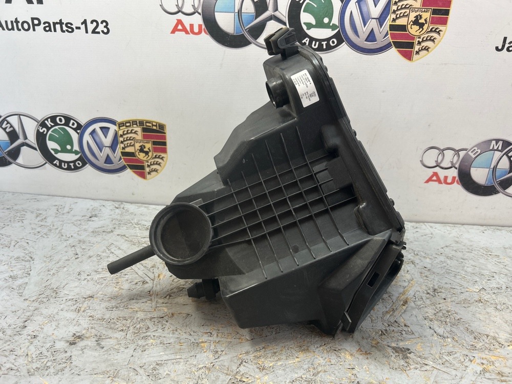 Корпус воздушного фильтра Audi A5 8T 3.2 CAL