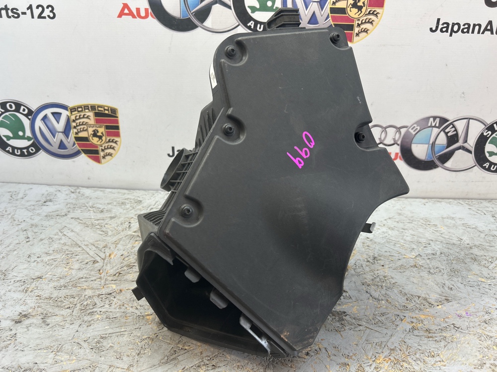 Корпус воздушного фильтра A5 2009 8T 3.2 CAL