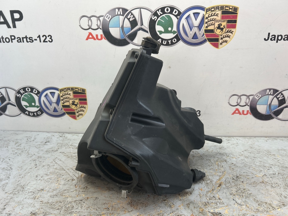 Корпус воздушного фильтра A5 2009 8T 3.2 CAL