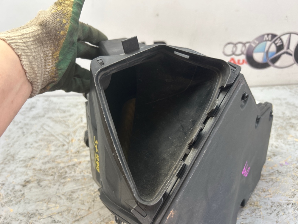 Корпус воздушного фильтра A5 2009 8T 3.2 CAL