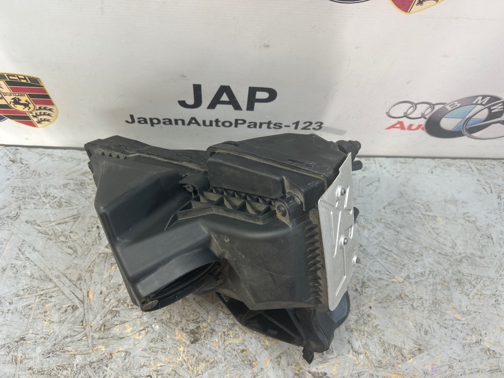 Корпус воздушного фильтра Audi Q5 2011 8R 2.0 CDN 8R0133837S контрактная