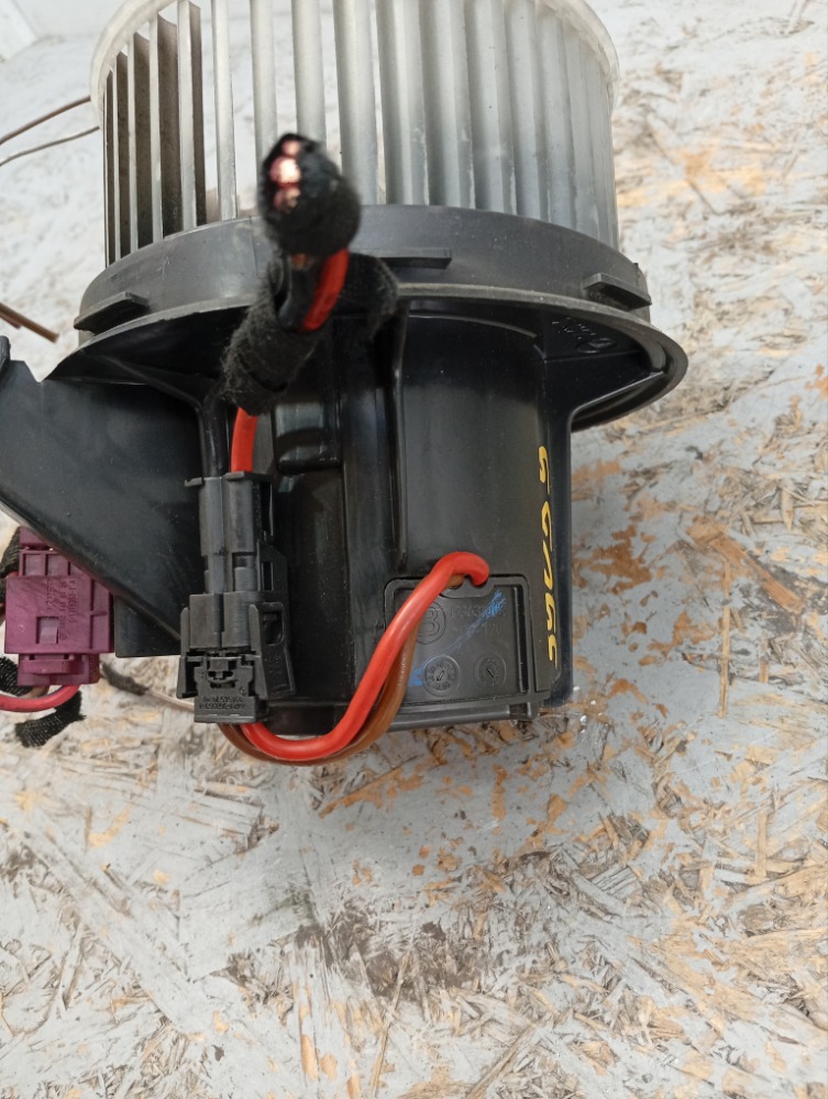 Моторчик отопителя C 200 Kompressor 2007 w204