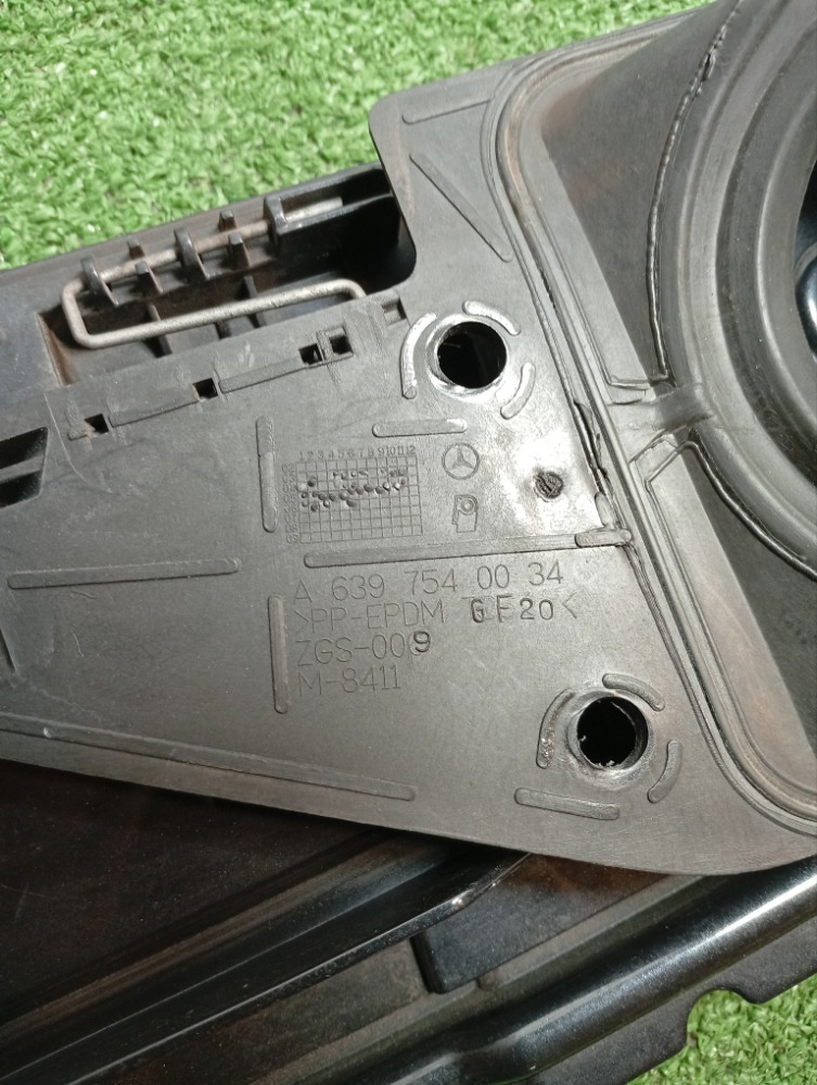 Лючок бензобака Viano 2007 w639