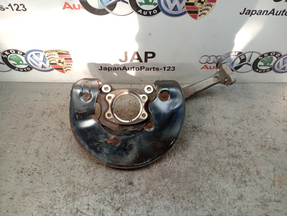 Кулак поворотный передний правый Audi A7 2011 4G0407254B контрактная