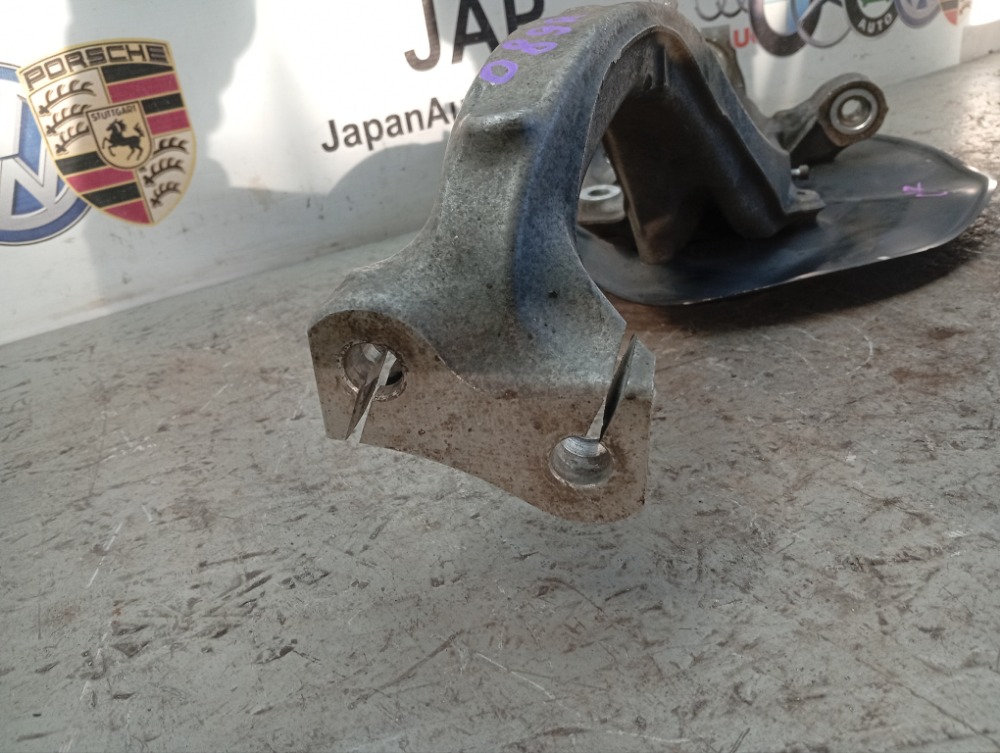 Кулак поворотный передний правый A7 2011