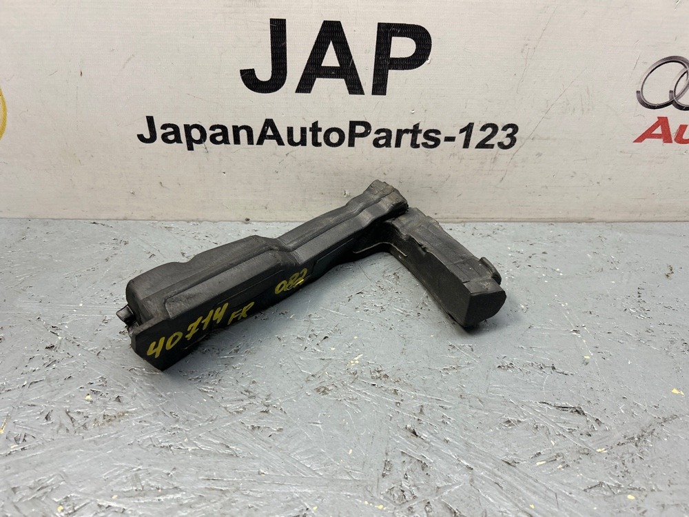 Уплотнитель крыла правый Audi A4 2009 8K0823722 контрактная